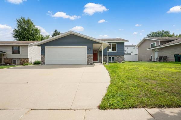 948 41st ST NW, Rochester, MN 55901