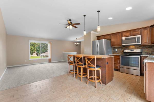 948 41st ST NW, Rochester, MN 55901