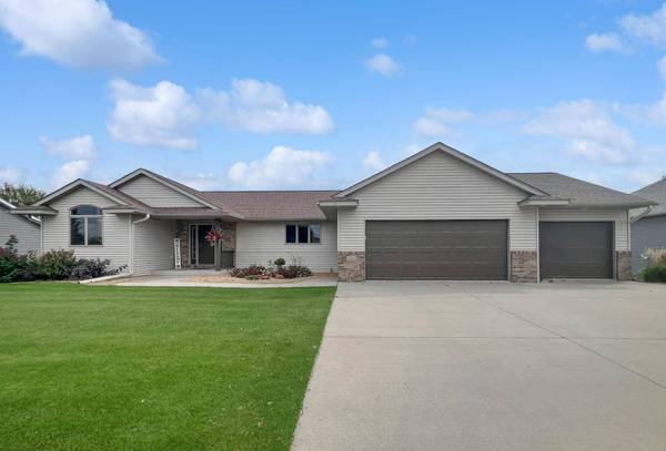 336 Whispering Hills DR, Saint Charles, MN 55972