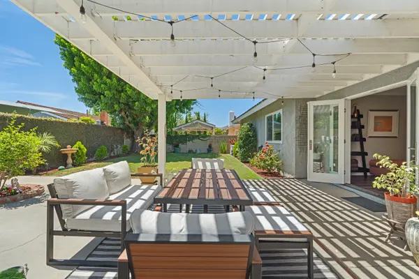 4656 Hazelnut Ave, Seal Beach, CA 90740-2920