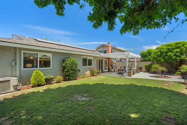 4656 Hazelnut Ave, Seal Beach, CA 90740-2920