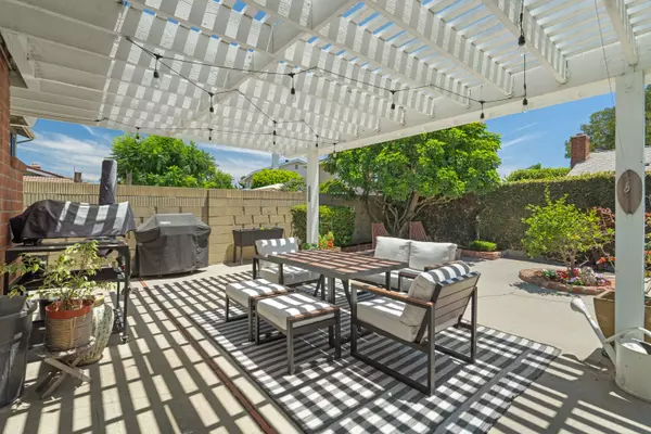 4656 Hazelnut Ave, Seal Beach, CA 90740-2920