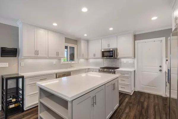 4656 Hazelnut Ave, Seal Beach, CA 90740-2920