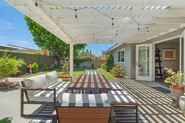 4656 Hazelnut Ave, Seal Beach, CA 90740-2920