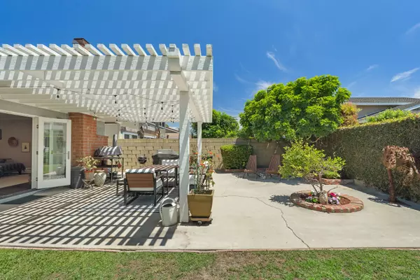 4656 Hazelnut Ave, Seal Beach, CA 90740-2920