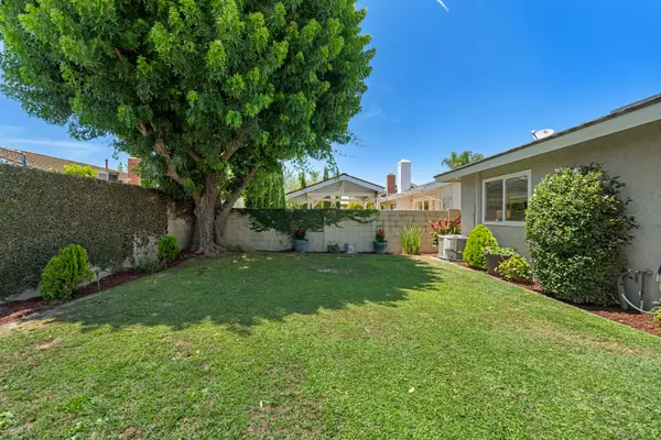 4656 Hazelnut Ave, Seal Beach, CA 90740-2920