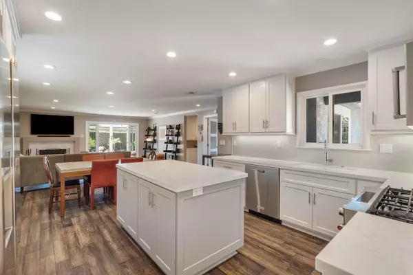 4656 Hazelnut Ave, Seal Beach, CA 90740-2920