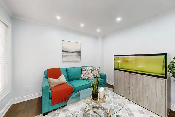 92 Hartrick PL, Whitby, ON L1R 2C3