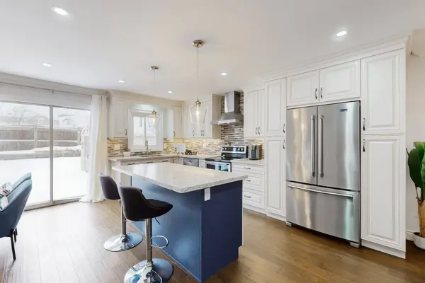 92 Hartrick PL, Whitby, ON L1R 2C3