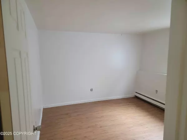 3505 Iowa ST, Anchorage, AK 99517