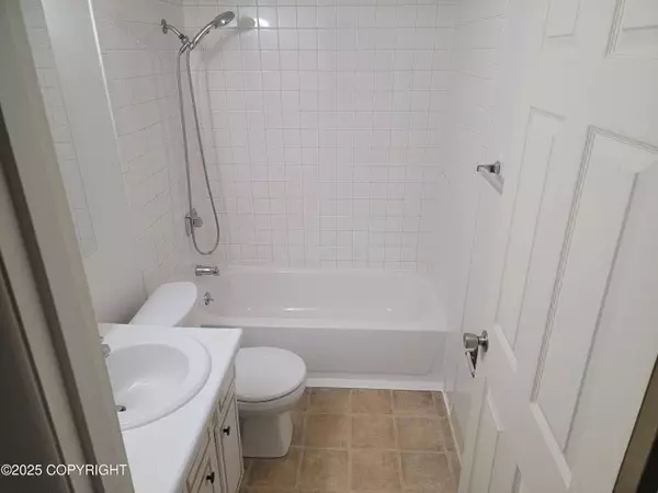 3505 Iowa ST, Anchorage, AK 99517