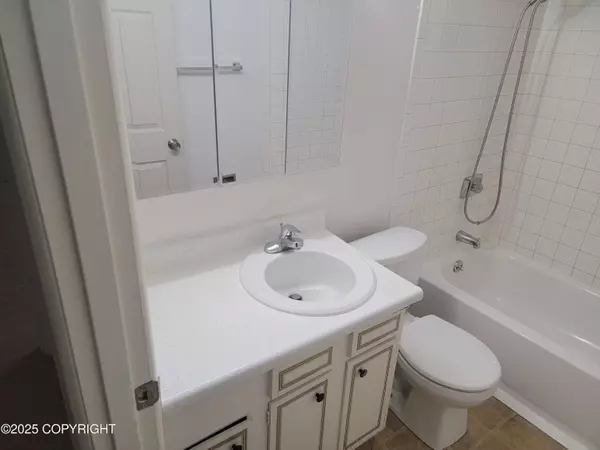 3505 Iowa ST, Anchorage, AK 99517