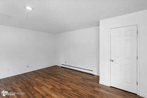 2040 Minerva WAY, Anchorage, AK 99515