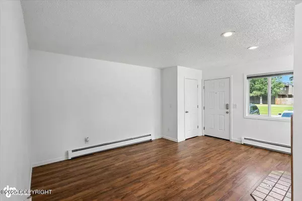 2040 Minerva WAY, Anchorage, AK 99515