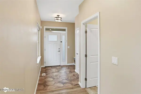 8745 Dry Creek LOOP, Anchorage, AK 99502