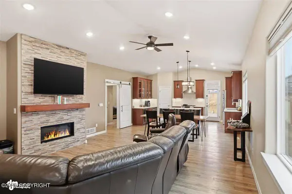 8745 Dry Creek LOOP, Anchorage, AK 99502