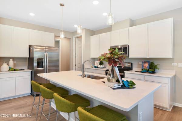 5646 TOMAHAWK LAKE DR, Jacksonville, FL 32254