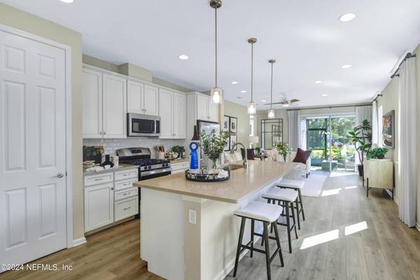 984 CEDAR SLOUGH DR, Jacksonville, FL 32220