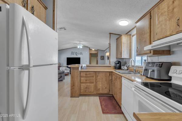 2175 W SOUTHERN Avenue #242, Apache Junction, AZ 85120