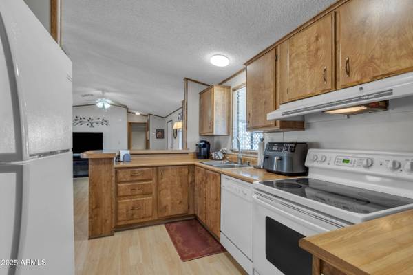 2175 W SOUTHERN Avenue #242, Apache Junction, AZ 85120