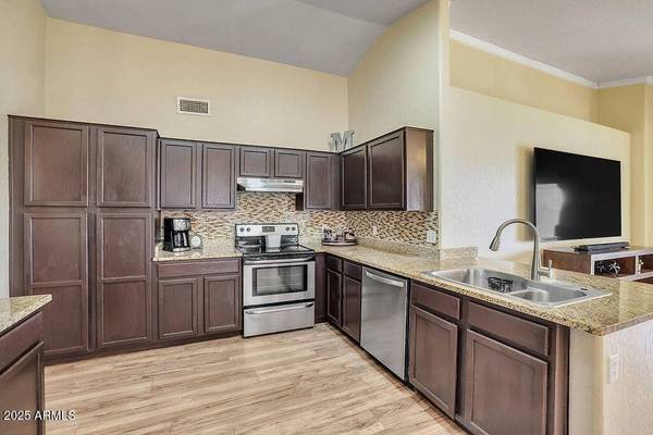 235 S KINGSTON Street, Chandler, AZ 85225