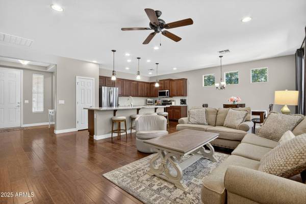 983 E ROJO Way, Gilbert, AZ 85297