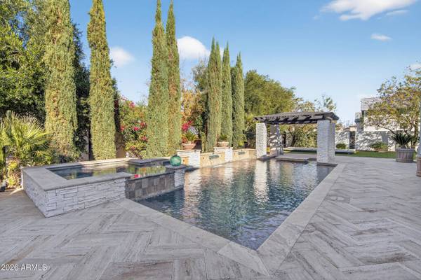 2748 E WARBLER Road, Gilbert, AZ 85297