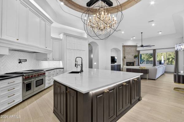 2748 E WARBLER Road, Gilbert, AZ 85297