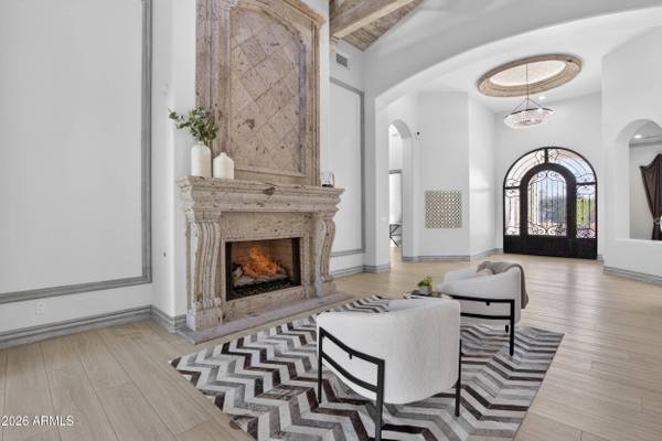 2748 E WARBLER Road, Gilbert, AZ 85297