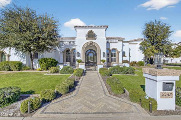 2748 E WARBLER Road, Gilbert, AZ 85297