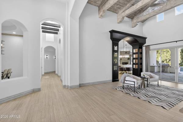 2748 E WARBLER Road, Gilbert, AZ 85297