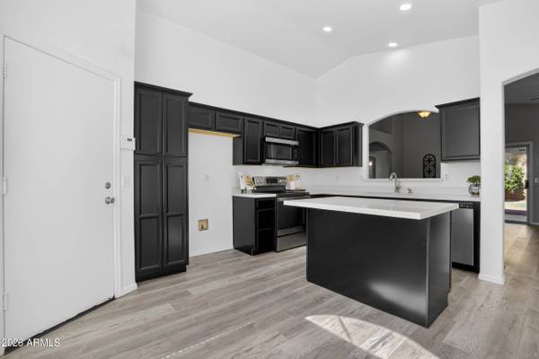 6760 E NORTHRIDGE Street, Mesa, AZ 85215