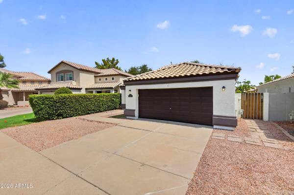 909 S SCALLOP Drive, Gilbert, AZ 85233