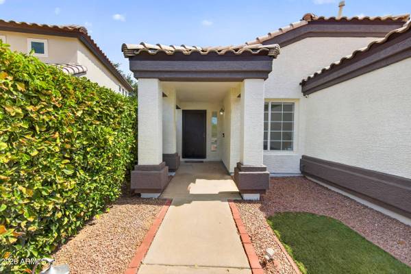 909 S SCALLOP Drive, Gilbert, AZ 85233