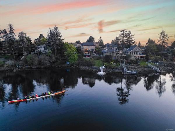 1019 DeCosta Pl, Esquimalt, BC V9A 6X8