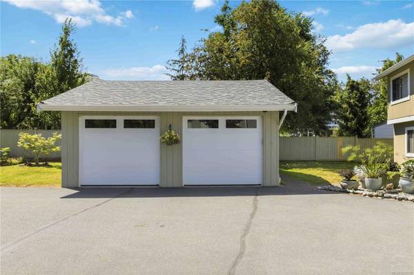 2020 White Birch Rd ##20, Sidney, BC V8L 2R1