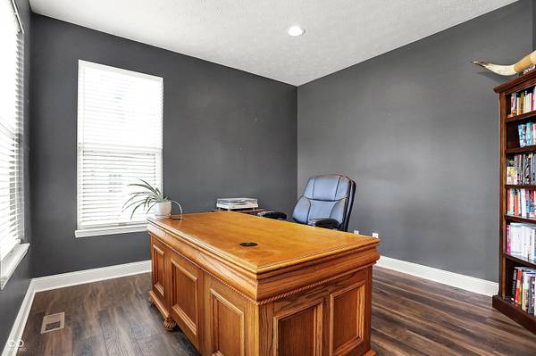 6545 Briarwood PL, Zionsville, IN 46077