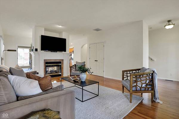 2037 Rhettsbury ST, Carmel, IN 46032