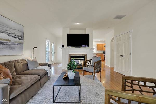 2037 Rhettsbury ST, Carmel, IN 46032