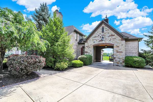 8581 Hunt Club RD, Zionsville, IN 46077