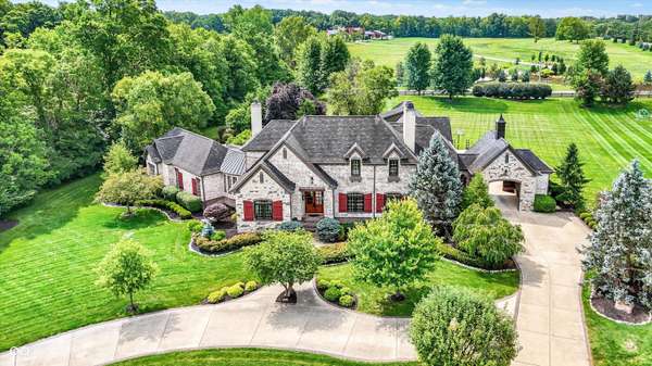 8581 Hunt Club RD, Zionsville, IN 46077