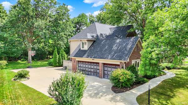 9015 Admirals Pointe DR, Indianapolis, IN 46236