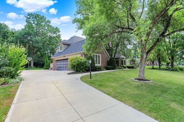 9015 Admirals Pointe DR, Indianapolis, IN 46236