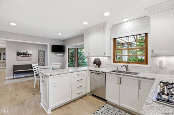 635 Bloor LN, Zionsville, IN 46077