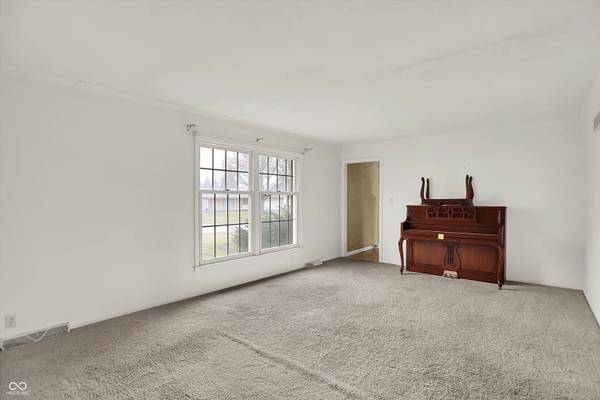 10806 E Lakeshore DR, Carmel, IN 46033