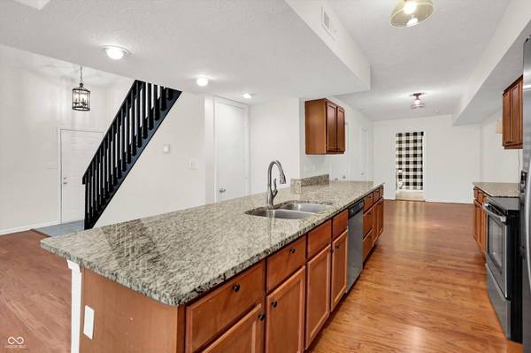 354 Dominion DR, Zionsville, IN 46077