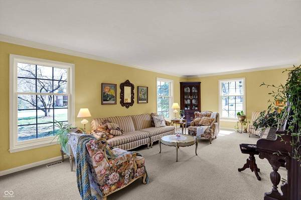 80 Williamsburg CT, Zionsville, IN 46077