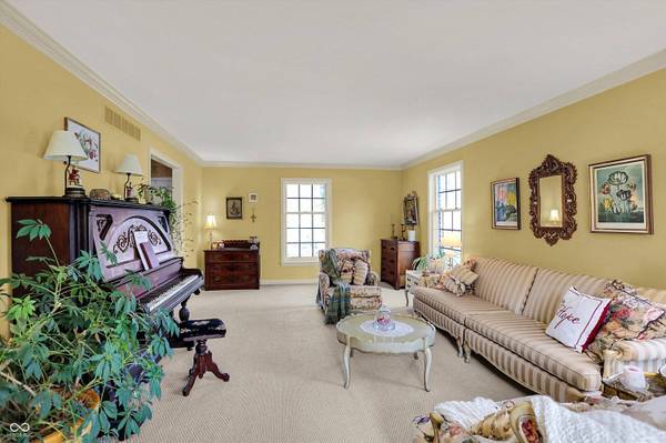 80 Williamsburg CT, Zionsville, IN 46077