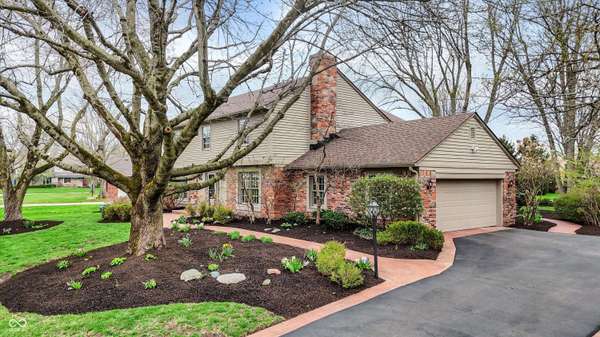 915 Williamsburg LN, Zionsville, IN 46077