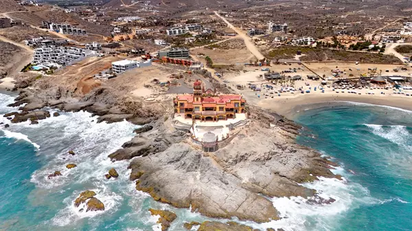 Cerritos Beach: Baja California Sur. A surf-born community